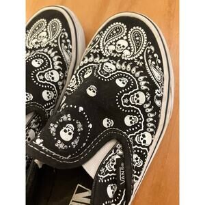 Women’s Skull Vans Size 6.5